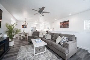 Télévision, cheminée, jeux vidéo, baby-foot