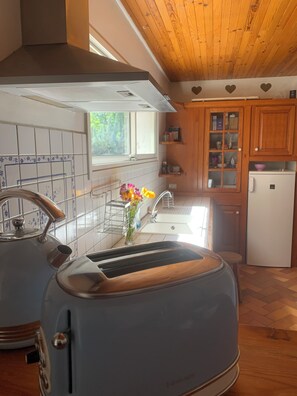 Kühlschrank, Ofen, Herdplatte, Geschirrspüler