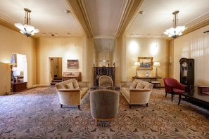 Interior - The Baroness Hotel (Seattle)
