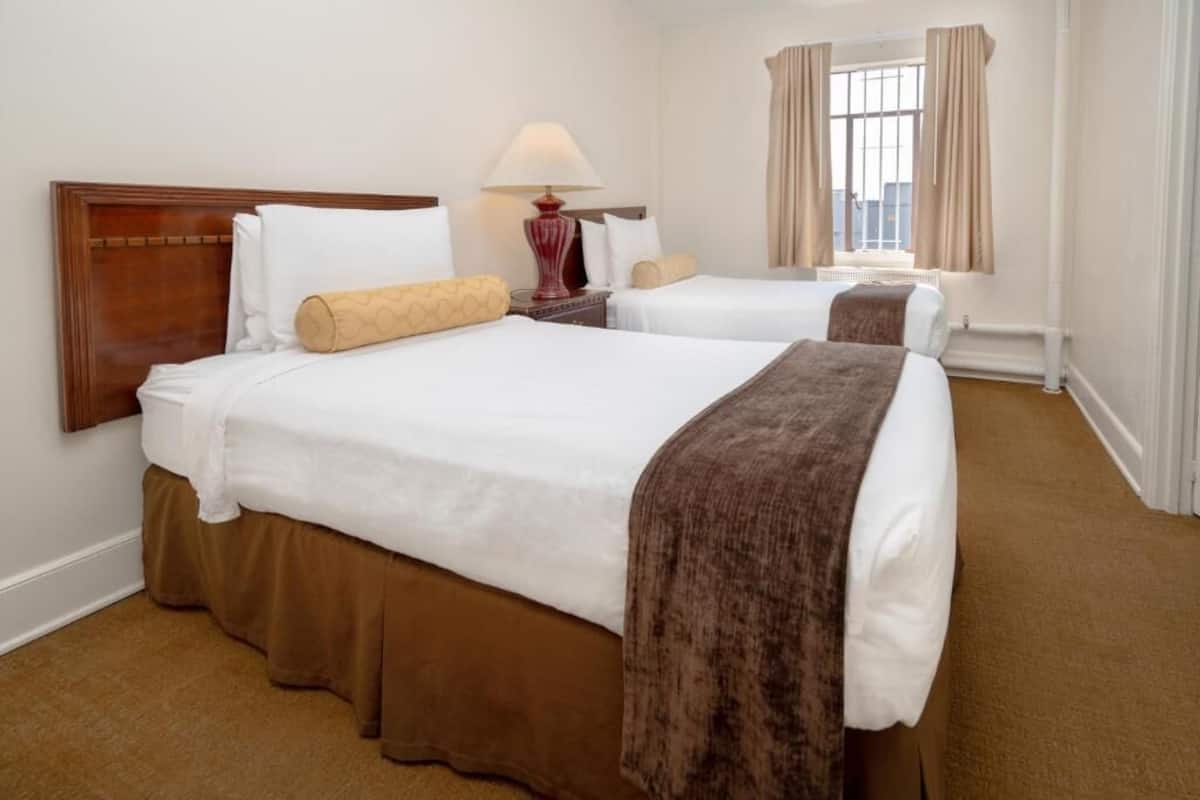 Room | 1 bedroom, iron/ironing board, free WiFi, bed sheets
