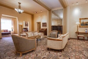 Lobby sitting area - The Baroness Hotel (Seattle)