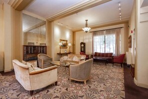 Lobby sitting area - The Baroness Hotel (Seattle)