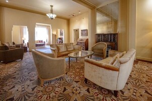 Sala de estar en el lobby