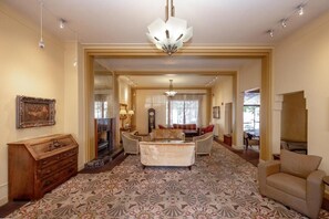 Lobby sitting area - The Baroness Hotel (Seattle)