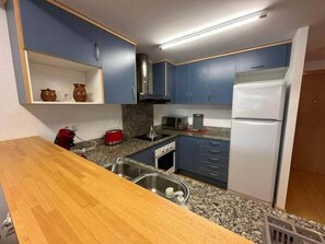 Fridge, microwave, oven, dishwasher - Apartment with communal swimming pool AV 29 (Rosas / Roses)