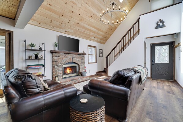 Smart TV, fireplace, table football, ping pong