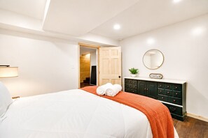 4 bedrooms, desk, free WiFi, bed sheets - House in the Trees Ski, Swim in The Hideout (Lake Ariel)