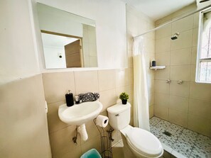 Bathroom - NoMad House (Guatemala City)