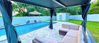 Prvt Home w/large pool/4Beds/3Baths