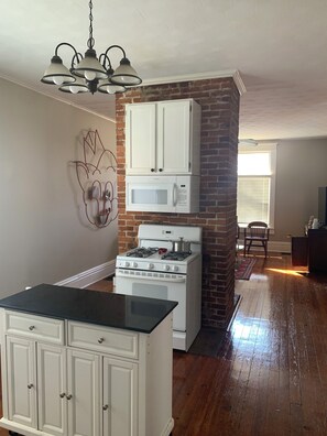Private kitchen - Historic Queen Ann home in the entertainment district Overton Square.  (Memphis)