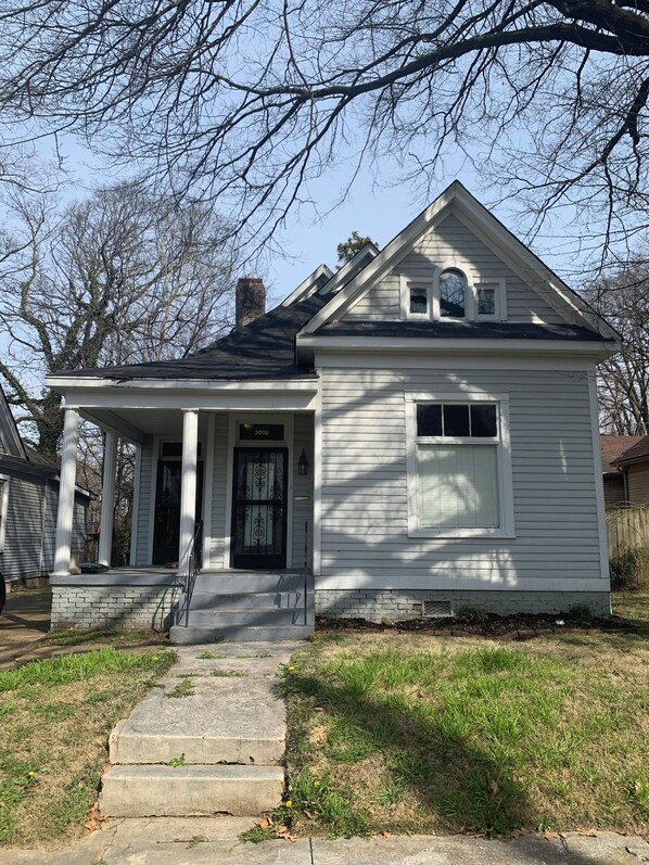 Exterior - Historic Queen Ann home in the entertainment district Overton Square.  (Memphis)