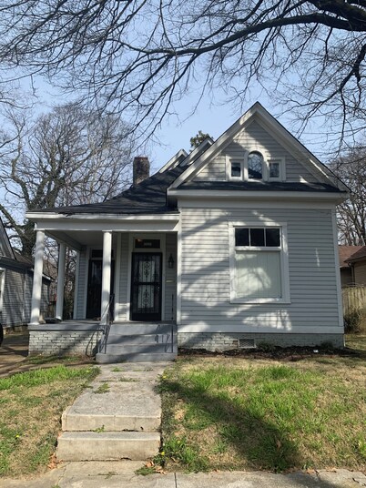 Historic Queen Ann home in the entertainment district Overton Square.