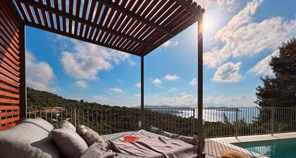 CACTUS SUPERB SUITE WITH PRIVATE POOL AND STUNNING SEA VIEWS