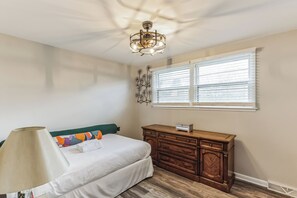 Casa, varias camas, chimenea, vistas al jardín (The Vivianne) | Vistas desde la habitación