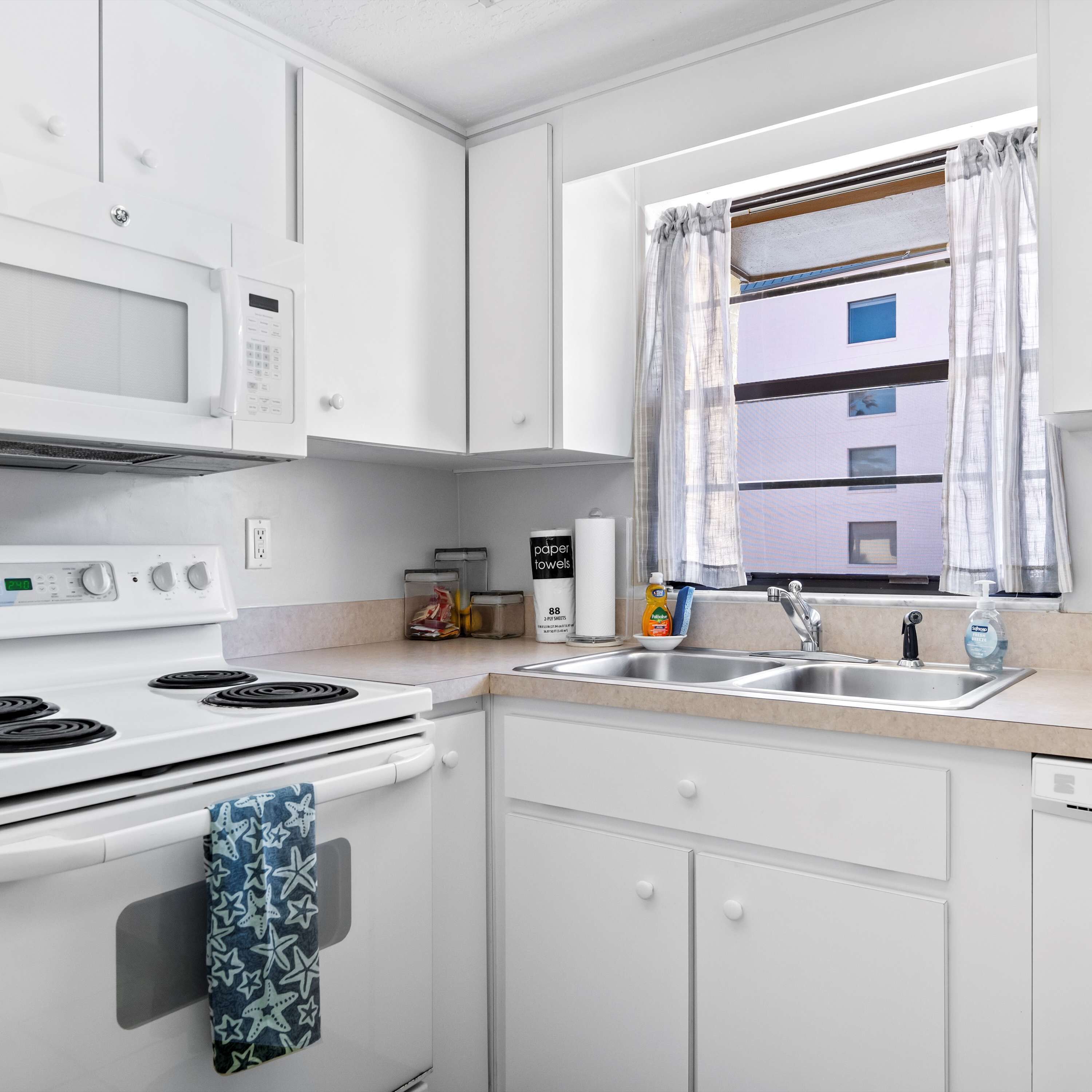 Condo, Multiple Beds, Balcony, Pool View (Wave Watcher at Cocoa Beach) | Private kitchen | Fridge, microwave, oven, stovetop