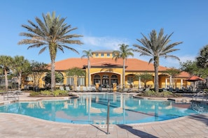 Outdoor pool, pool loungers - Sunrise Oasis Resort Home for 10! (Davenport)