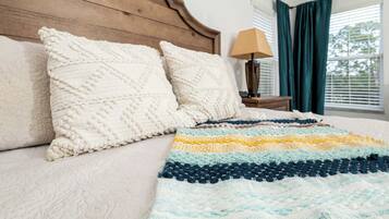 House, Multiple Beds, Pool Access, Pool View (Diva’s Villa at Watersong) | 4 bedrooms, individually decorated, individually furnished, bed sheets