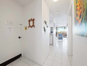 Interior - Kolu Honu Stunning Beachfront Condo for 2! (Kailua-Kona)