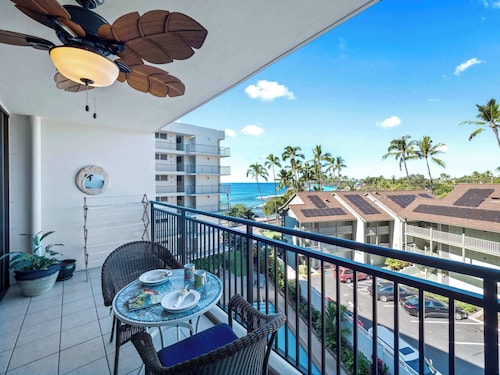 Kolu Honu Stunning Beachfront Condo for 2!