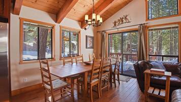 House, Berbilang Katil, Patio, Mountain View (Northstar Treehouse) | Tempat makan