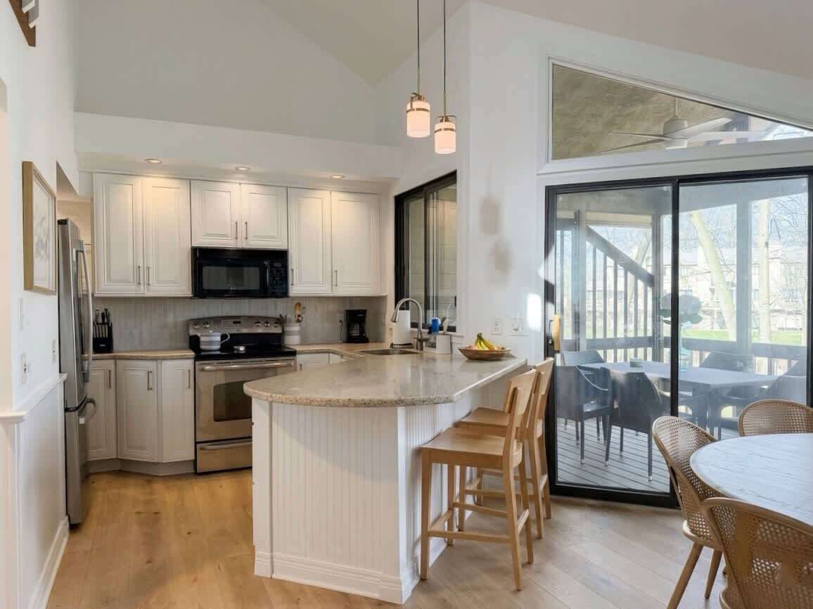 Nhà liên kế, nhiều giường, ban công, quang cảnh sân golf (Briarwood Serenity at Abbey Springs) | Bếp riêng | Tủ lạnh, lò vi sóng, lò nướng, bếp nấu 