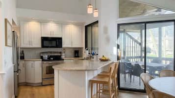 Townhome, Multiple Beds, Balcony, Golf View (Briarwood Serenity at Abbey Springs) | Private kitchen | Fridge, microwave, oven, stovetop