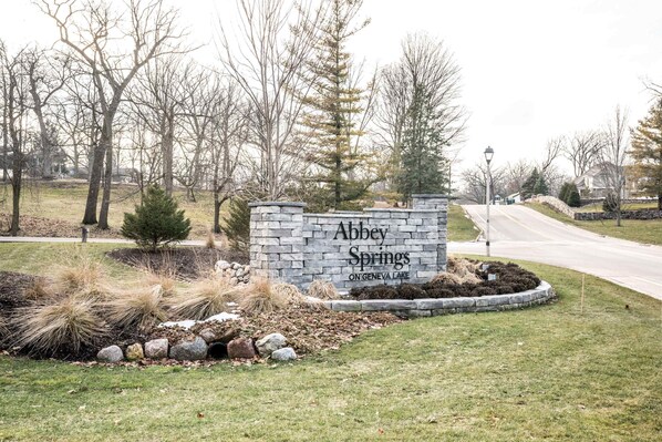 Property grounds - Briarwood Serenity at Abbey Springs Quiet 4 Bdr! (Fontana)