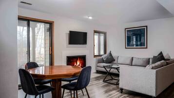 Townhome, Multiple Beds, Balcony, Golf View (Briarwood Serenity at Abbey Springs) | Interior