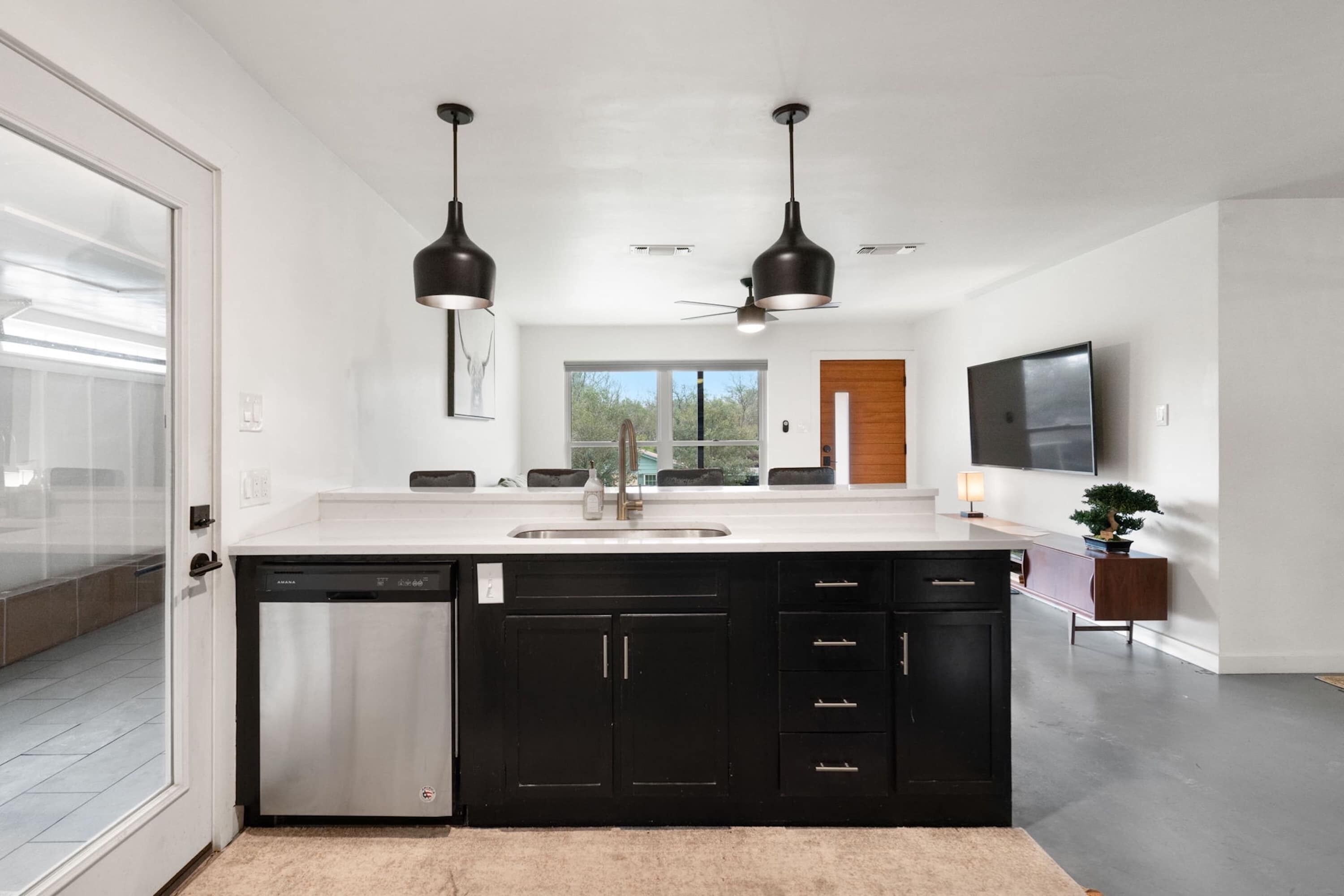 Talo, useita sänkyjä, pääsy uima-altaalle, näköala uima-altaalle (Oakshade Oasis) | Yksityinen keittiö | Jääkaappi, uuni, liesi, astianpesukone