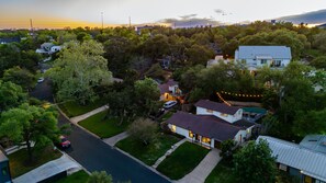 Exterior - 4 Bedroom Near Soco With a Private Pool & Sauna (Austin)