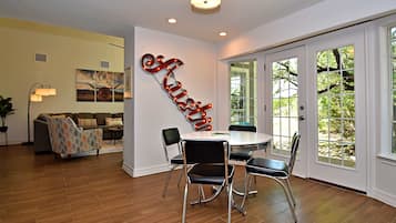 House, Multiple Beds, Patio, Garden View (Dreamy Dripping Springs) | Dining