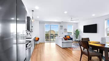 Condo, 1 Queen Bed with Sofa bed, Balcony, City View | 1 bedroom, individually decorated, individually furnished, free WiFi