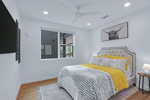 コンドミニアム クイーンベッド 1 台ソファーベッド付き バルコニー シティビュー | 1 室のベッドルーム、客室ごとに異なる装飾、客室ごとに異なるインテリア、WiFi (無料)