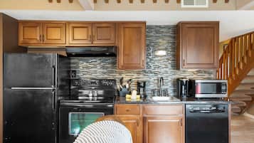 Condo, Multiple Beds, Balcony, Garden View (Branson Getaway) | Private kitchen | Coffee/tea maker