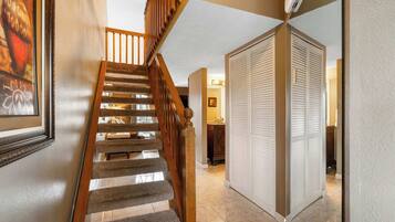 Condo, varias camas, balcón, vista al jardín (Branson Getaway) | Interior