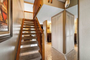 Appartement, Meerdere bedden, balkon, uitzicht op tuin (Branson Getaway) | Interieur