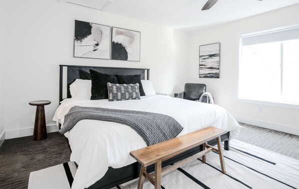 Casa, varias camas, patio, vista al jardín | 5 habitaciones, decoración personalizada y muebles diferentes 