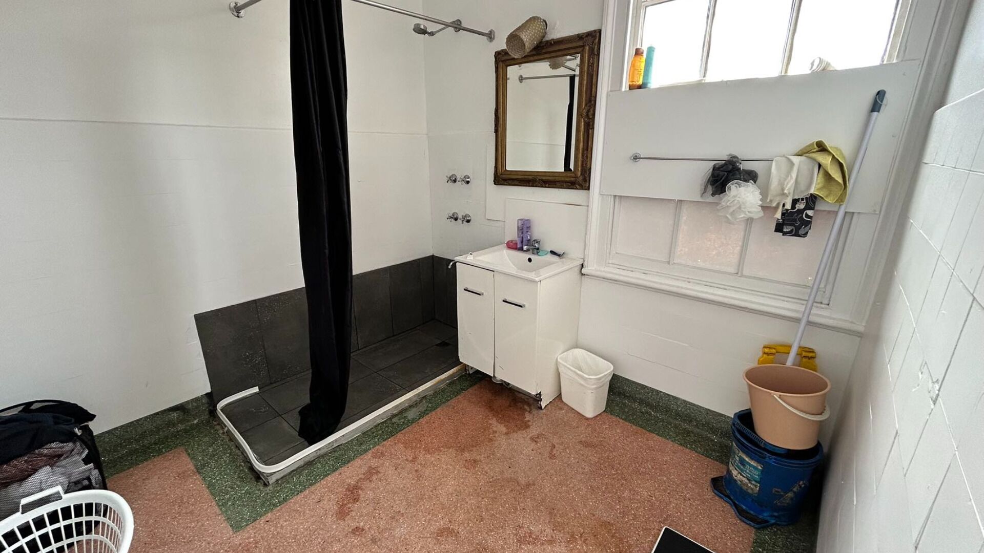 Douche, serviettes fournies