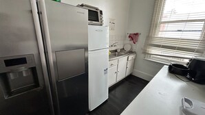 Private kitchen - Rob Roy Hotel Room 1 (Adelaide)