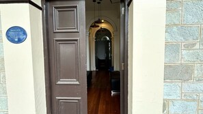 Exterior detail - Rob Roy Hotel Room 1 (Adelaide)