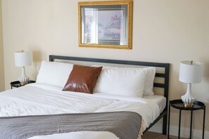 Una scrivania, ferro/asse da stiro, Wi-Fi gratuito, lenzuola