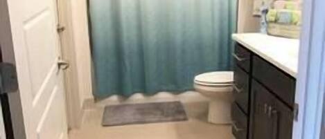 Secador de pelo y toallas