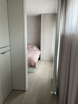 2 多间卧室、WiFi、床单