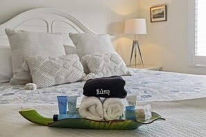 2 bedrooms, iron/ironing board, travel cot, WiFi - Just Beachy~Ocean View~2nd FL by RedAwning (St. Augustine Beach)