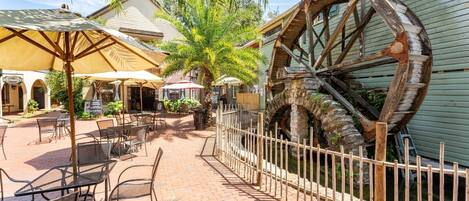 屋外ダイニングエリア