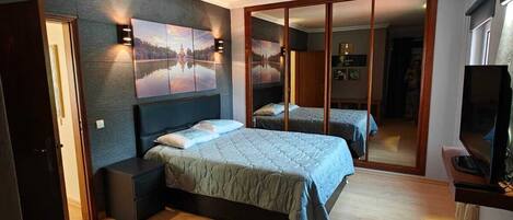 4 habitaciones, tabla de planchar con plancha, wifi y ropa de cama