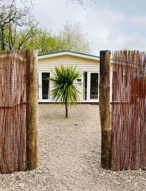 Property grounds - Palm Cottage - Cosy retreat (Lyminge)