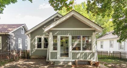 Hickory Street Retreat - in the Heart of Aksarben