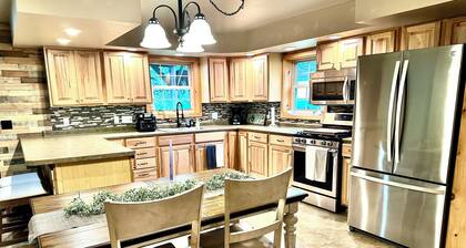 House 20 Minutes from Elk Viewing and 5 Minutes from Local Restaurants!
