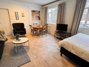 1 soverom, strykejern/-brett, wi-fi og sengetøy